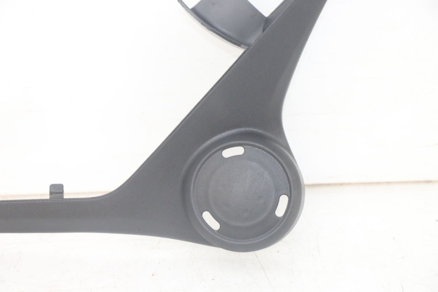 photo de KAPJE ONDER ZITPLAATS LINKS PIAGGIO MP3 HPE 300 (2019 - 2026) - Bevestigingspunten