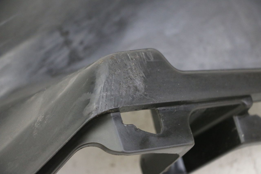 photo de KAPJE ONDER ZITPLAATS LINKS SYM ORBIT III 3 4T 50 (2021 - 2025) - Kenmerkende details