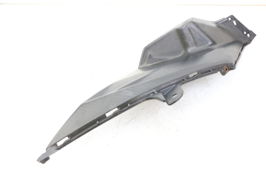 photo de KAPJE ONDER ZITPLAATS LINKS SYM ORBIT III 3 4T 50 (2021 - 2025) - Gecontroleerd onderdeel