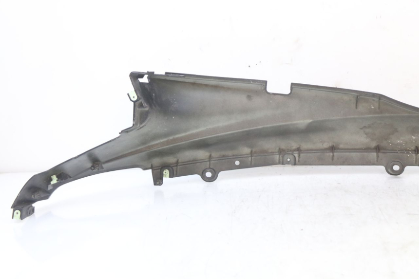 photo de KAP LINKS ONDER ZITPLAATS PEUGEOT DJANGO 125 (2014 - 2017) - Bevestigingspunten