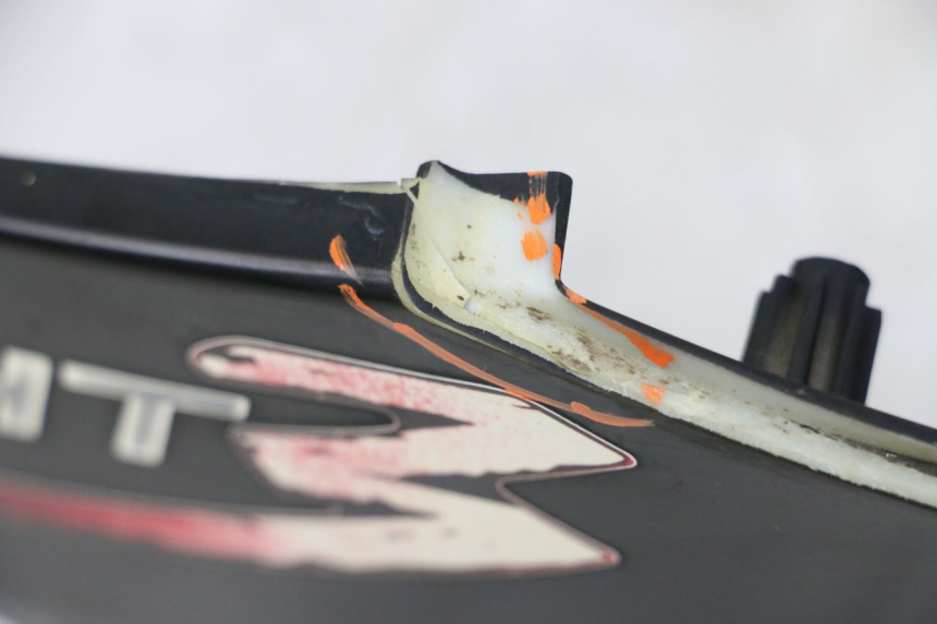 photo de KAPJE ONDER ZITPLAATS LINKS PEUGEOT SPEEDFIGHT 3 LC 2T 50 (2009 - 2015) - Gecontroleerd onderdeel