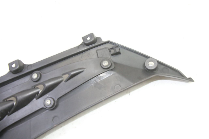 photo de LINKER ZITPLAATDEKSEL MAG POWER R-STREET 50 (2016 - 2025) - Bevestigingspunten