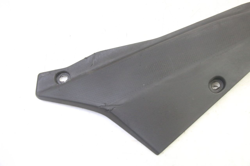 photo de KAPJE ONDER ZITPLAATS LINKS GILERA SMT SUPERMOTARD 50 (2009 - 2017) - Detail van het onderdeel