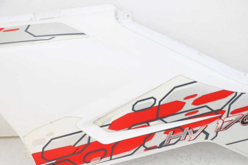 photo de KAPJE ONDER ZITPLAATS LINKS HYTRACK ST 170 (2020 - 2024) - Staat van het oppervlak