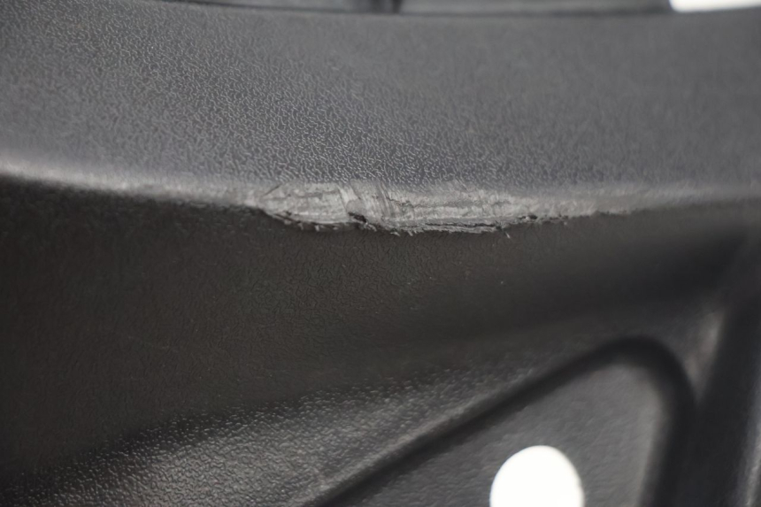 photo de LINKER ONDERZADDEKSEL PEUGEOT STREETZONE NAKED 2T 50 (2014 - 2018) - Detail van het onderdeel