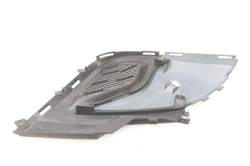 photo de KAPJE ONDER LINKERZITPLAATS KYMCO SUPER 8 4T 50 (2018 - 2020) - Andere kijkhoek