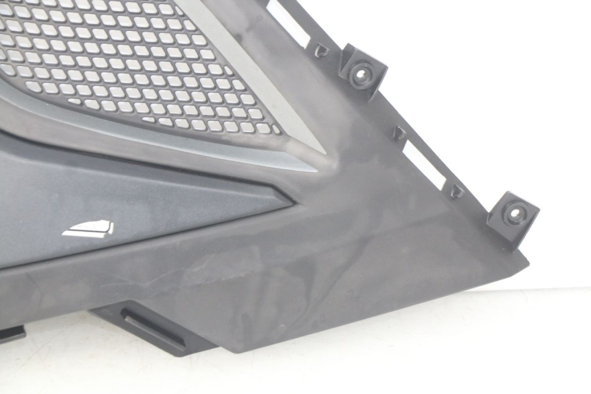 photo de KAPJE ONDER LINKERZITPLAATS KYMCO SUPER 8 4T 50 (2018 - 2020) - Bevestigingspunten