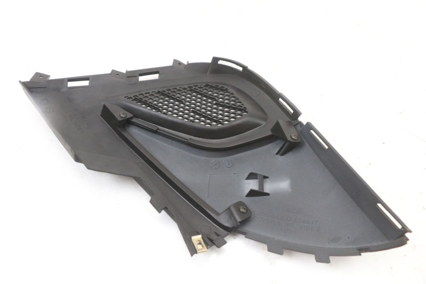 photo de KAPJE ONDER LINKERZITPLAATS KYMCO SUPER 8 4T 50 (2018 - 2020) - Andere kijkhoek