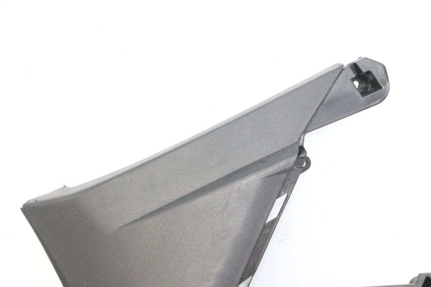 photo de AFDEKKING ONDER LINKERZITPLAATS APRILIA SXR 50 (2021 - 2023) - Bevestigingspunten