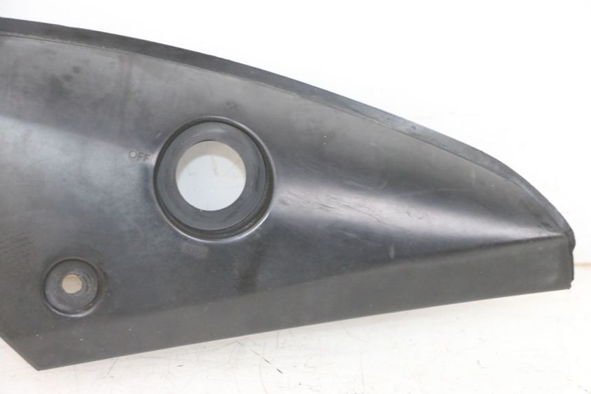 photo de KAPJE ONDER ZITPLAATS LINKS YAMAHA TZR 50 (2008 - 2016) - Bevestigingspunten