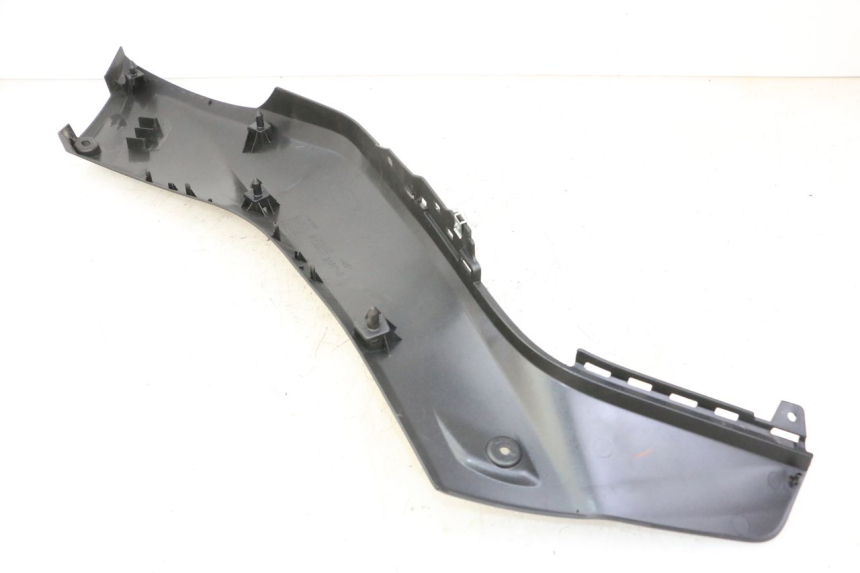 photo de LINKER ZITPLAATKAP YAMAHA XMAX X-MAX 125 (2021 - 2025) - Detail van het onderdeel