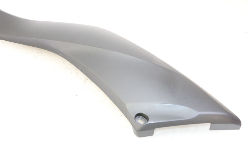 photo de LINKER ZITPLAATKAP YAMAHA XMAX X-MAX 125 (2021 - 2025) - Zoom op componenten