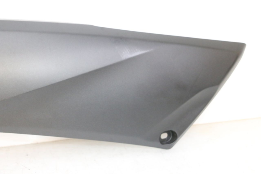 photo de LINKER ZITPLAATKAP YAMAHA XMAX X-MAX 125 (2021 - 2025) - Focus op structuur