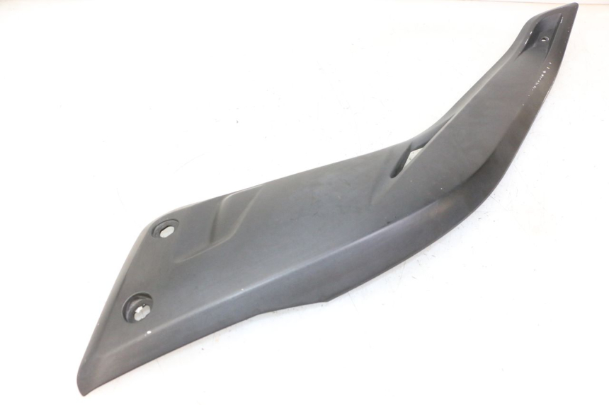 photo de LINKER ZITPLAATDEKSEL YAMAHA X-MAX XMAX 125 (2010 - 2013) - Detail van het onderdeel