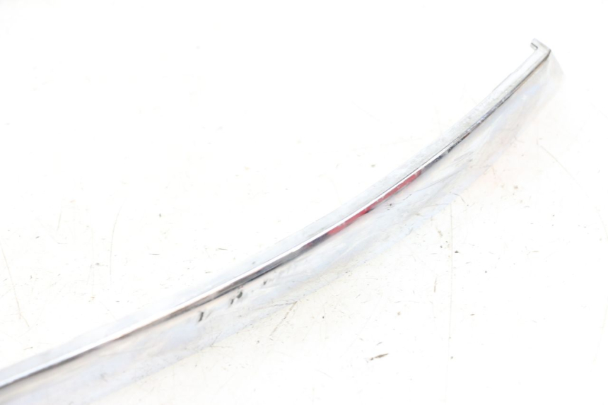 photo de KAPJE ONDER LINKERZITPLAATS PIAGGIO X8 125 (2004 - 2007) - Zoom op gebruiksstaat