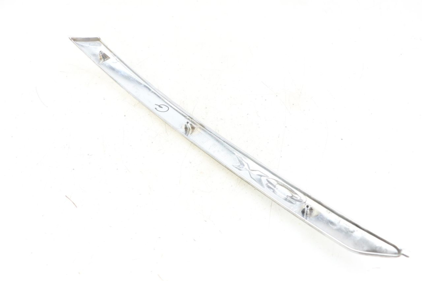 photo de KAPJE ONDER LINKERZITPLAATS PIAGGIO X8 125 (2004 - 2007) - Detail van het onderdeel