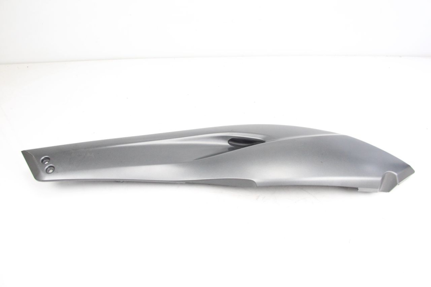 photo de KAPJE ONDER ZITPLAATS LINKS YAMAHA XP T-MAX TMAX 500 (2008 - 2012) - Detail van het onderdeel