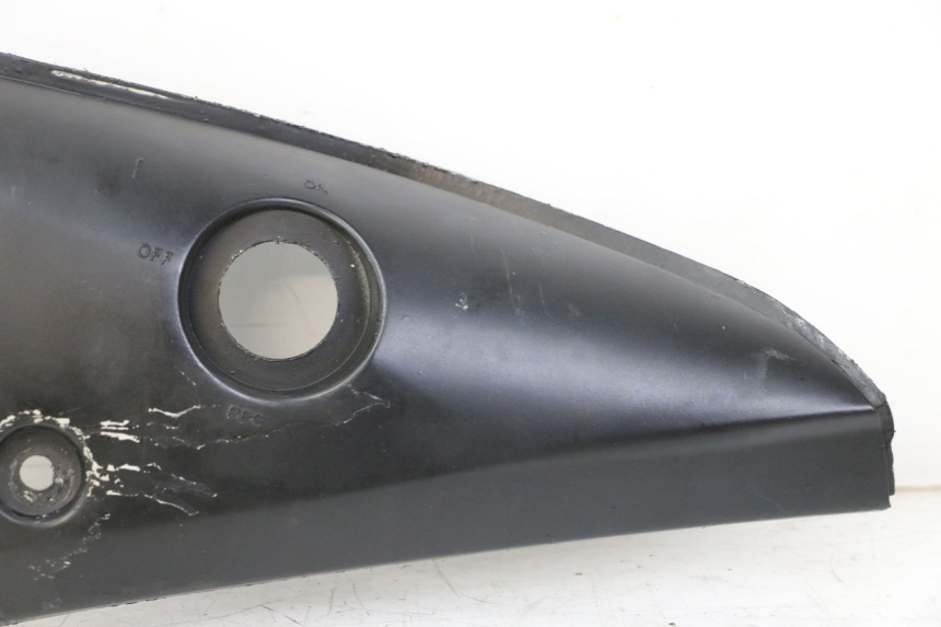 photo de KAPJE ONDER ZITPLAATS LINKS YAMAHA TZR 50 (2008 - 2016) - Bevestigingspunten