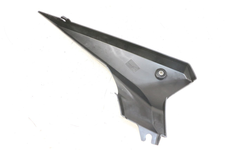 photo de LINKER ZITPLAATDEKSEL YAMAHA XJ6 ABS 600 (2008 - 2016) - Detail van het onderdeel