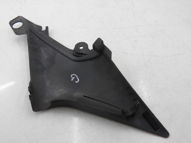 photo de AFDEKKING ONDER LINKERZITPLAATS YAMAHA XJS DIVERSION 600 (1997 - 1999) - Detail van het onderdeel