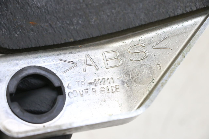 photo de KAPJE ONDER ZITPLAATS LINKS YAMAHA XVS DRAG STAR DRAGSTAR 650 (1997 - 2007) - Andere kijkhoek