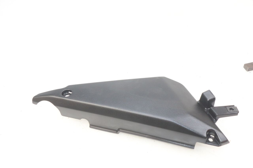 photo de KAPJE ONDER ZITPLAATS LINKS KAWASAKI Z 650 (2016 - 2019) - Technische close-up