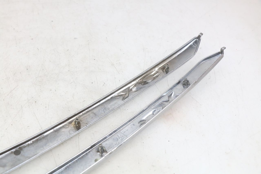 photo de ZITPLAATDEKSEL PIAGGIO X8 125 (2004 - 2007) - Bevestigingspunten