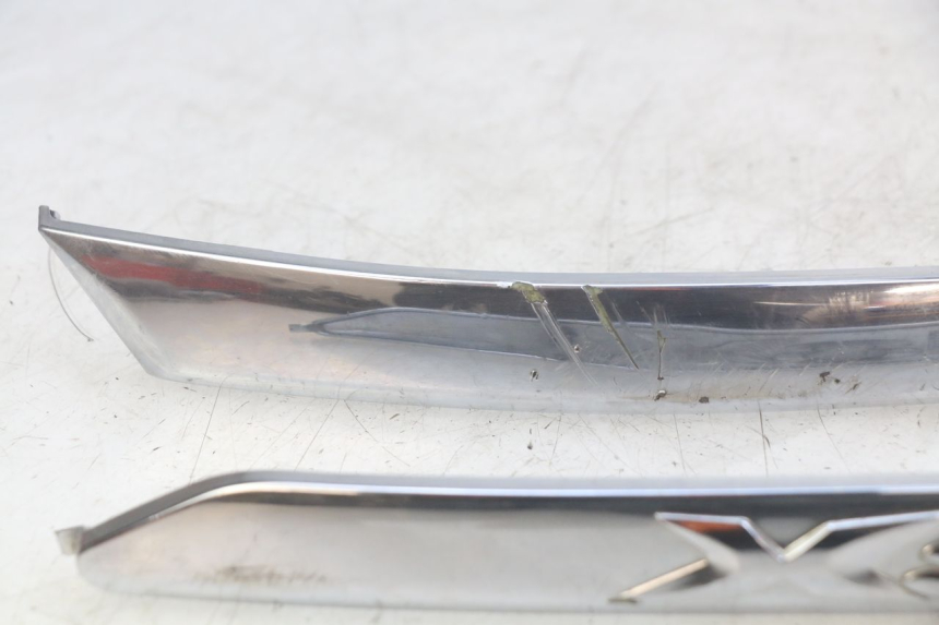 photo de ZITPLAATDEKSEL PIAGGIO X8 125 (2004 - 2007) - Markeringen en referenties