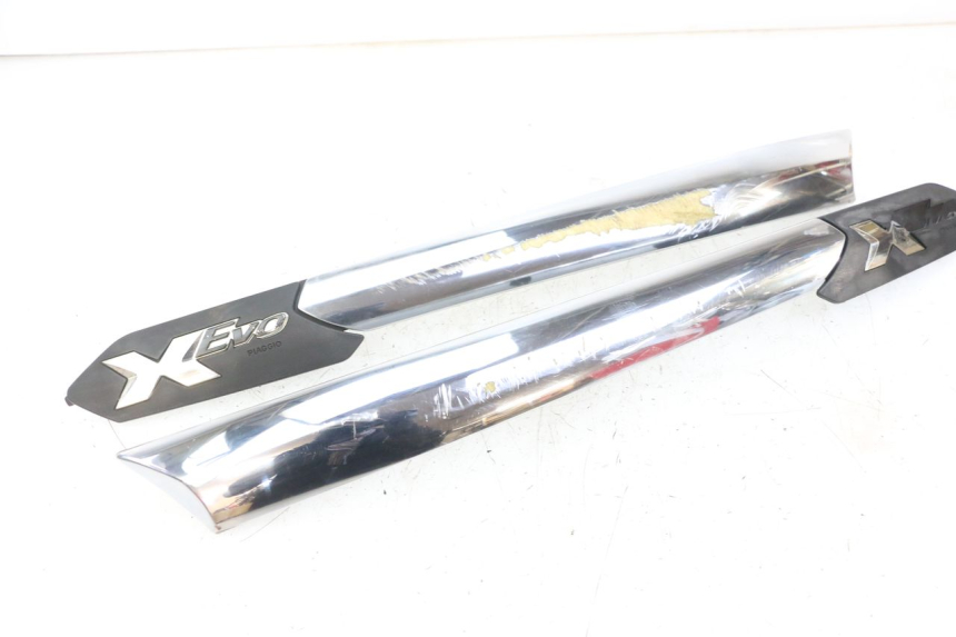 photo de ZITPLAATDEKSEL PIAGGIO XEVO - X EVO 125 (2007 - 2017) - Markeringen en referenties