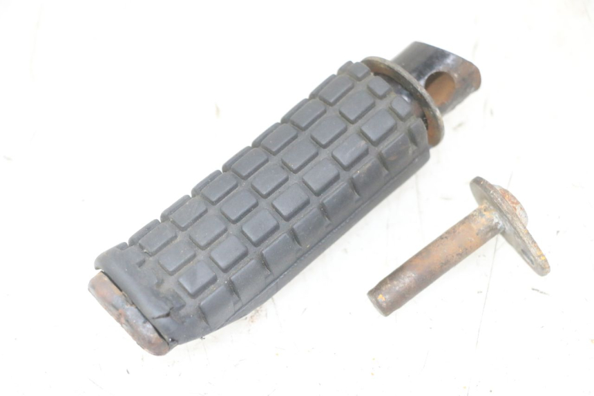 photo de ACHTERSTE RECHTER VOETSTEUN HONDA CBF 500 (2004 - 2007) - Hoofdaanzicht