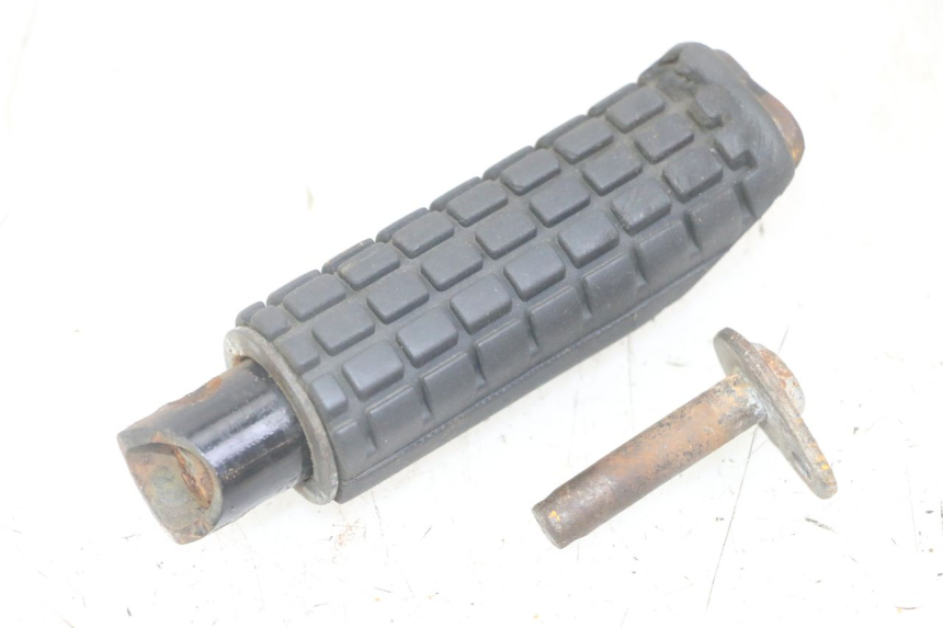 photo de ACHTERSTE RECHTER VOETSTEUN HONDA CBF 500 (2004 - 2007) - Overzicht