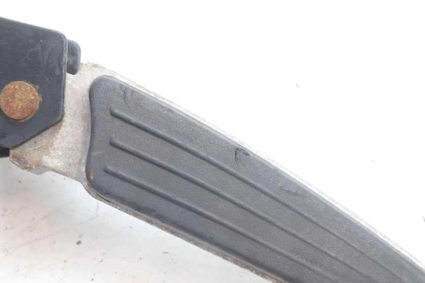 photo de ACHTERSTE RECHTER VOETSTEUN PEUGEOT CITYSTAR 2T 50 (2018 - 2021) - Detail van het onderdeel