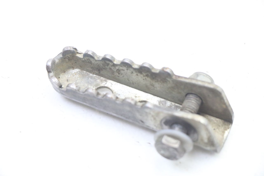 photo de ACHTERSTE RECHTER VOETSTEUN DERBI SENDA SM DRD X-TREME 50 (2011 - 2017) - Detail van het onderdeel