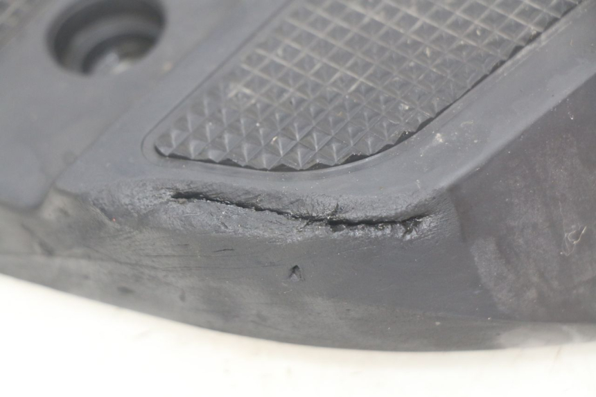 photo de ACHTERSTE RECHTER VOETSTEUN HONDA FES PANTHEON 2T 125 (1998 - 2002) - Technische close-up