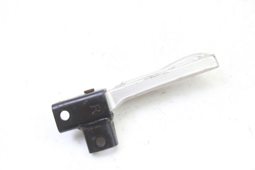 photo de ACHTERSTE RECHTER VOETSTEUN SYM FIDDLE 3 III 125 (2014 - 2020) - Zoom op gebruiksstaat