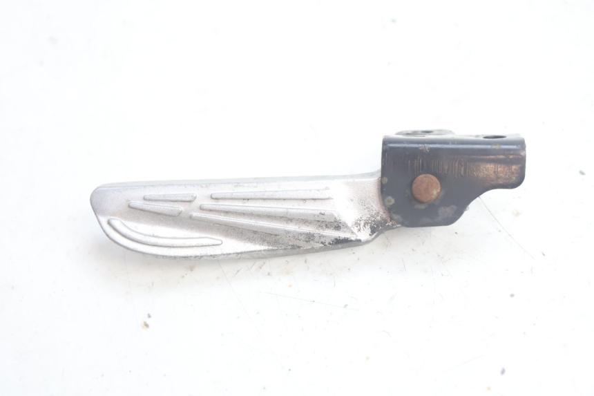 photo de ACHTERSTE RECHTER VOETSTEUN SYM FIDDLE 3 III 50 (2014 - 2020) - Detail van het onderdeel