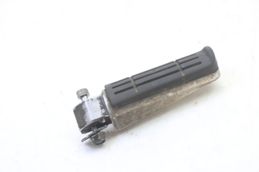 photo de ACHTERSTE RECHTER VOETSTEUN YAMAHA FZ6 FAZER S2 600 (2007 - 2011) - Detail van het onderdeel