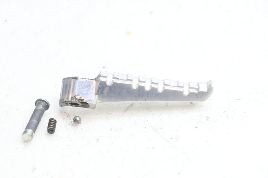 photo de RECHTER ACHTERVOETSTEUN YAMAHA FZ8 800 (2010 - 2016) - Detail van het onderdeel