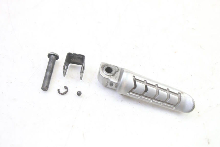 photo de ACHTERSTE RECHTER VOETSTEUN BMW G310 R 310 (2016 - 2020) - Hoofdaanzicht