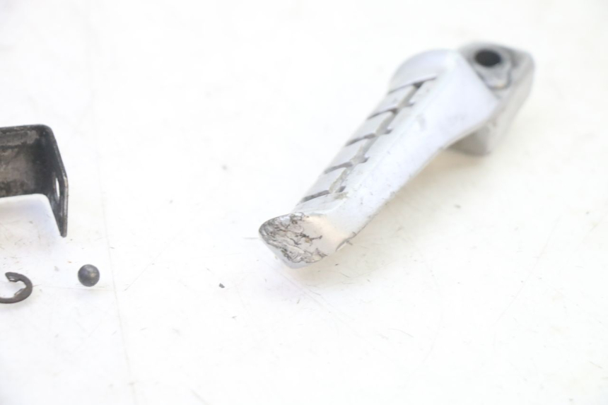 photo de ACHTERSTE RECHTER VOETSTEUN BMW G310 R 310 (2016 - 2020) - Overzicht