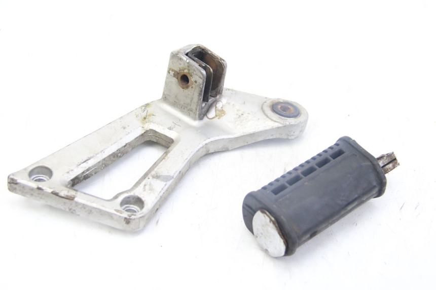 photo de ACHTERSTE RECHTER VOETSTEUN SUZUKI GSX-F GSX  F 1100 (1988 - 1994) - Hoofdaanzicht