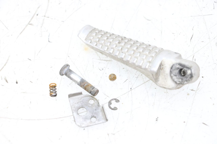 photo de ACHTERSTE RECHTER VOETSTEUN SUZUKI GSXR GSX-R 1000 (2003 - 2004) - Overzicht