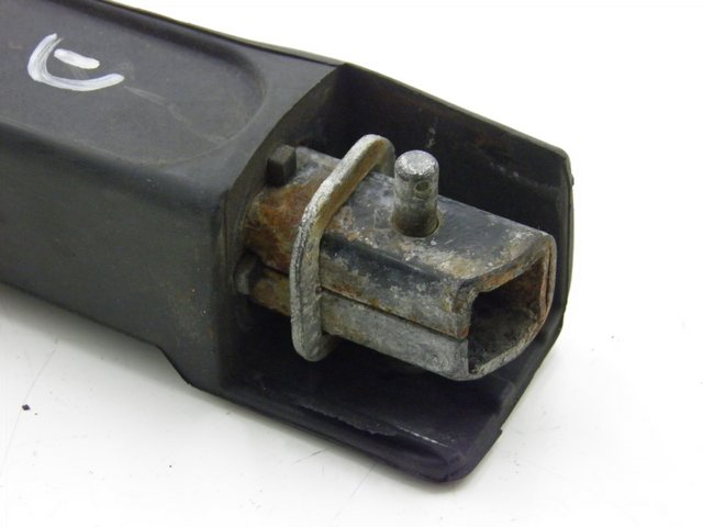 photo de ACHTERSTE RECHTER VOETSTEUN HONDA FES S-WING SWING 125 (2007 - 2015) - Andere kijkhoek