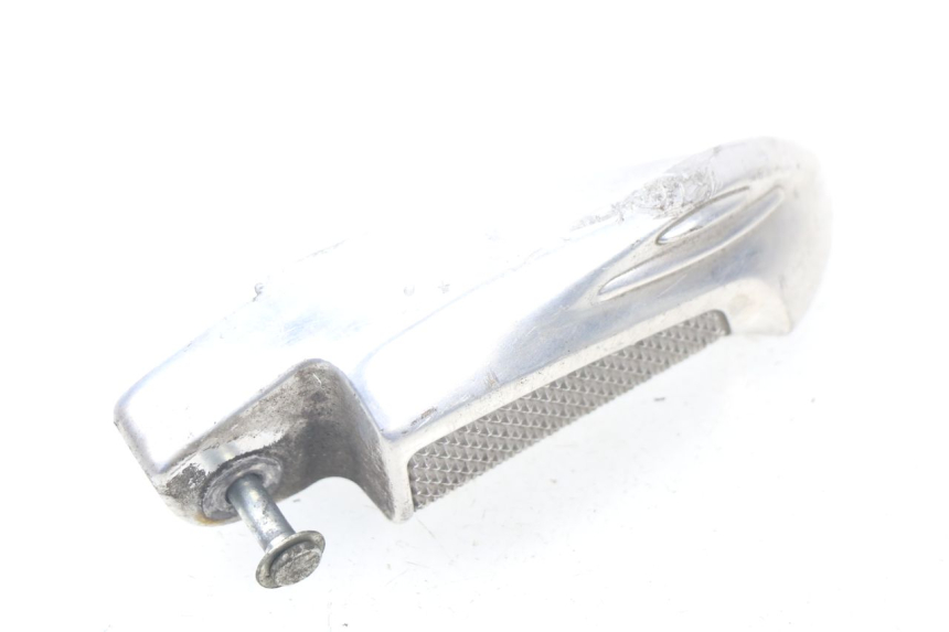 photo de ACHTERSTE RECHTER VOETSTEUN HONDA NHX LEAD 110 (2008 - 2010) - Detail van het onderdeel