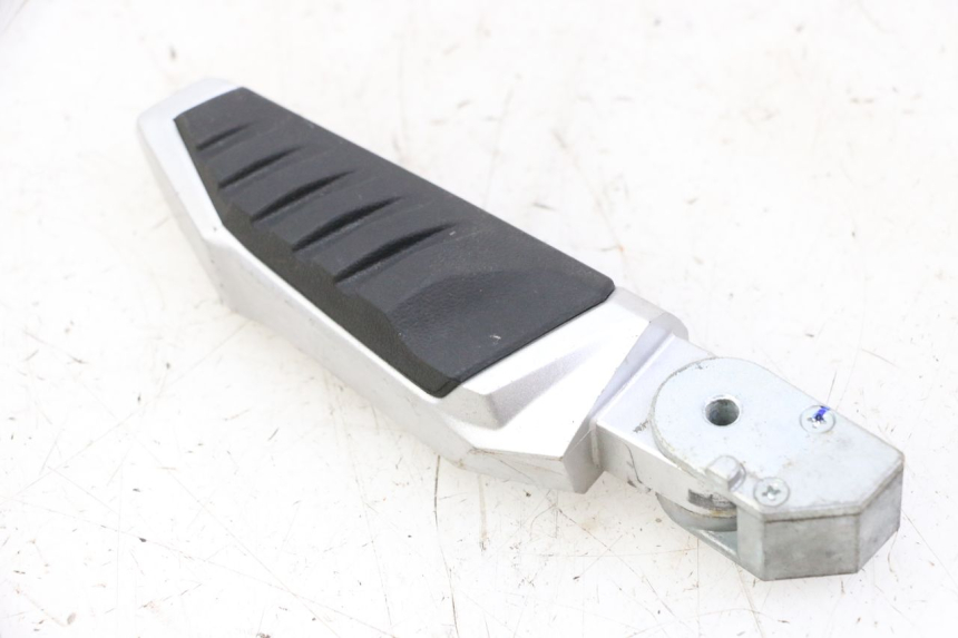 photo de ACHTERSTE RECHTER VOETSTEUN SYM JOYMAX 125 (2010 - 2017) - Zoom op gebruiksstaat