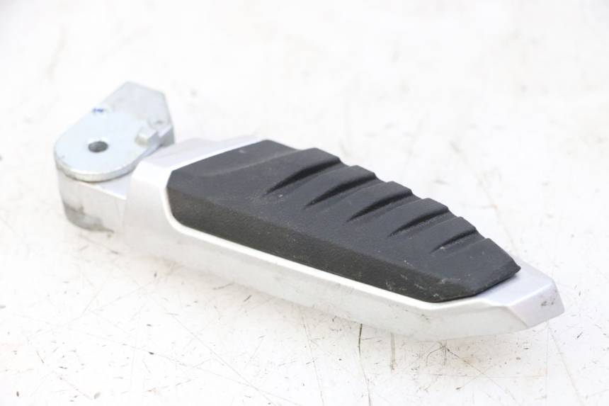 photo de ACHTERSTE RECHTER VOETSTEUN SYM JOYMAX 125 (2010 - 2017) - Overzicht