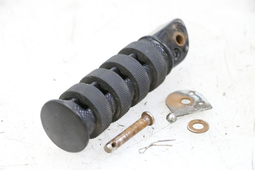 photo de ACHTERSTE RECHTER VOETSTEUN KEEWAY K-LIGHT KLIGHT 125 (2018 - 2025) - Detail van het onderdeel