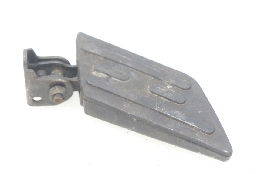 photo de ACHTERSTE RECHTER VOETSTEUN PEUGEOT KISBEE 2T 50 (2010 - 2017) - Detail van het onderdeel