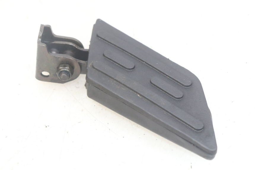 photo de ACHTERSTE RECHTER VOETSTEUN PEUGEOT KISBEE 2T 50 (2010 - 2017) - Andere kijkhoek