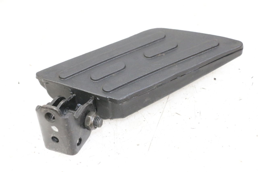 photo de ACHTERSTE RECHTER VOETSTEUN PEUGEOT KISBEE 4T 50 (2010 - 2017) - Hoofdaanzicht